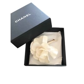 Chanel-Kamelie Chanel Brosche-Aus weiß