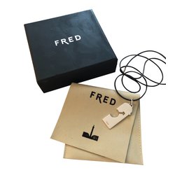 Fred-Fred necklace on leather cord-Silvery