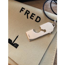 Fred-Fred necklace on leather cord-Silvery
