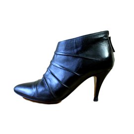 Moschino Cheap And Chic Pleated ankle boots Black