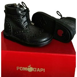 Pom d'Api-Boots-Black