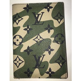 Louis Vuitton-Monogramouflage passport holder-Green