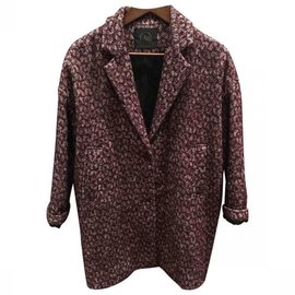 Des Petits Hauts Abrigos, Ropa de calle Ciruela