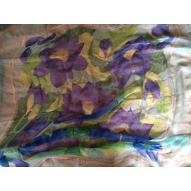 “Grande mousseline de soie Hermès ’Fleurs de Lotus” Multicolore