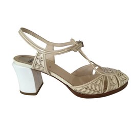Fendi-Sandals-Eggshell