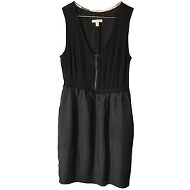 Burberry Brit vestido de seda negro. Negro