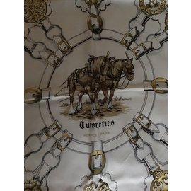 Hermès-Cuivreries-Aus weiß