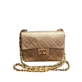 Chanel timeless en cuir doré Doré