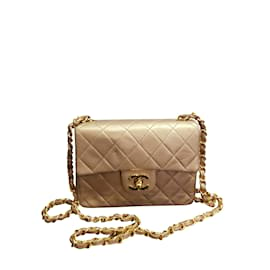 Chanel-Chanel couro dourado intemporal-Dourado