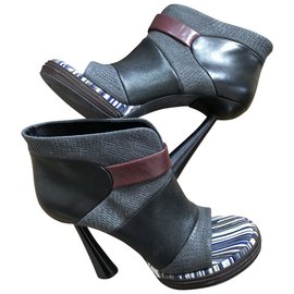 Balenciaga-Heels-Black