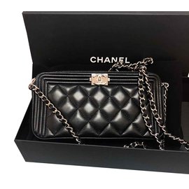 Chanel-Jungen-Handtasche-Schwarz