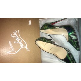 Christian Louboutin-Tacones-Verde