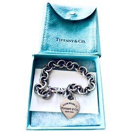 Tiffany & Co-Rückkehr nach Tiffany-Metallisch