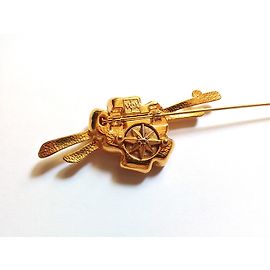 Broche Van Cleef & Arpels Logo Dorada de Metal Dorado