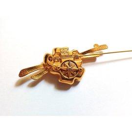 Broche Van Cleef & Arpels Logo Dorée en Métal Doré