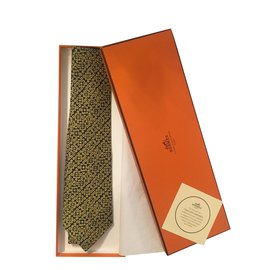 Hermès-HERMES lindo laço em preto com padrões geométricos de seda, Nova Condição!-Preto,Dourado