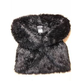 Chanel Bolero Schwarz Kunstfell mit schwarzen Perlen Schwarz