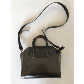 Givenchy-ANTIGONA MEDIUM-Schwarz