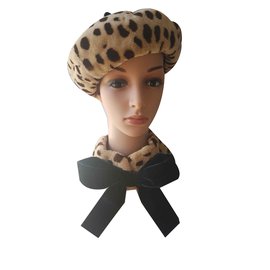 Chanel-Chapéus-Estampa de leopardo