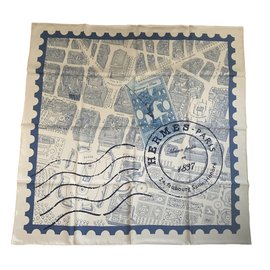 Hermès Square Hermes 90 cm Passing through Paris White Blue