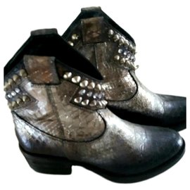 Strategia-Ankle Boots-Silvery