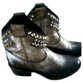 Strategia Stiefeletten Silber Leder Python Silber
