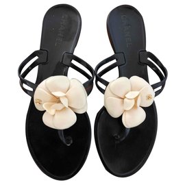 Chanel-Camellia Flip Flops-Preto