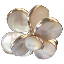 Chanel-Chanel, Camelia ring in solid silver 925 and white mother-of-pearl-White