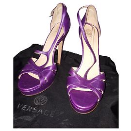 Scarpin Versace em couro roxo Roxo