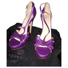 Versace-Tacones-Púrpura