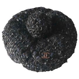 Chanel, Broche Camélia tweed gris noir Noir Gris
