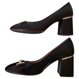 Tod's-Tod's new leather pumps-Black
