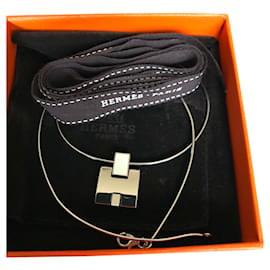 Hermès-Collar y colgante EILEEN en paladie.-Blanco