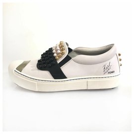 Fendi-Fendi White Studded Leather Karl Loves Fendi Sneaker-Black,White