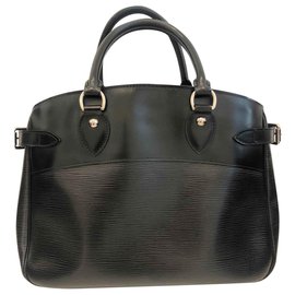 Louis Vuitton-Epi Leather Passy PM-Preto