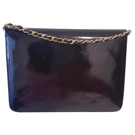 Chanel-CHANEL vintage bag in patent leather-Black