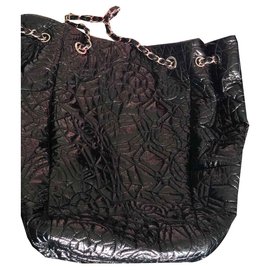 Chanel-Camellia varnished vinyl chanel bag-Black