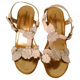 Dolce & Gabbana-DOLCE & GABBANA  LEATHER SANDAL WITH PLATEAU AND FLORAL APPLICATIONS-White