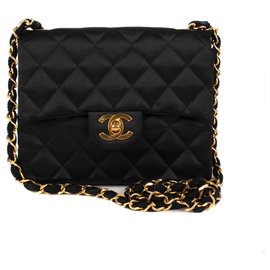 Chanel-¡Excelente bolso Mini Vintage de Chanel en herrajes de seda y oro en muy buenas condiciones!-Negro