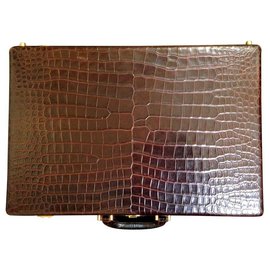 Hermès-Hermès case in crocodile-Brown