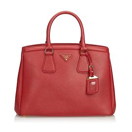 Prada Red Saffiano Vernice Parabole Handtasche Rot