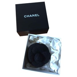 Chanel-Alfileres y broches-Negro