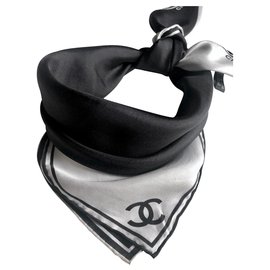 Chanel-Chanel Square Black ecru silk-Preto,Cru