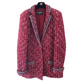 Beautiful stunning Chanel veste Dark red