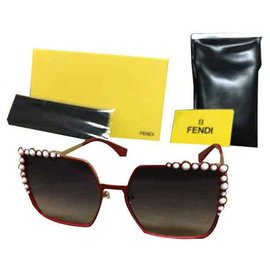 Fendi-Sunglasses-Red