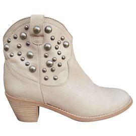 studded boots Tatoosh Beige