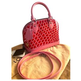 Louis Vuitton Alma BB Rose en Cuir Verni Rose