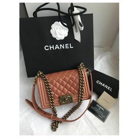 Chanel-Nunca usado w / cartão Small Boy Flap Bag-Outro