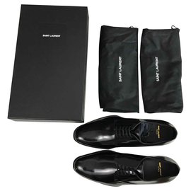 Saint Laurent-Montaigne-Black