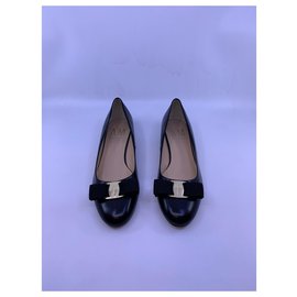 Salvatore Ferragamo-black leather ballerina shoes-Black